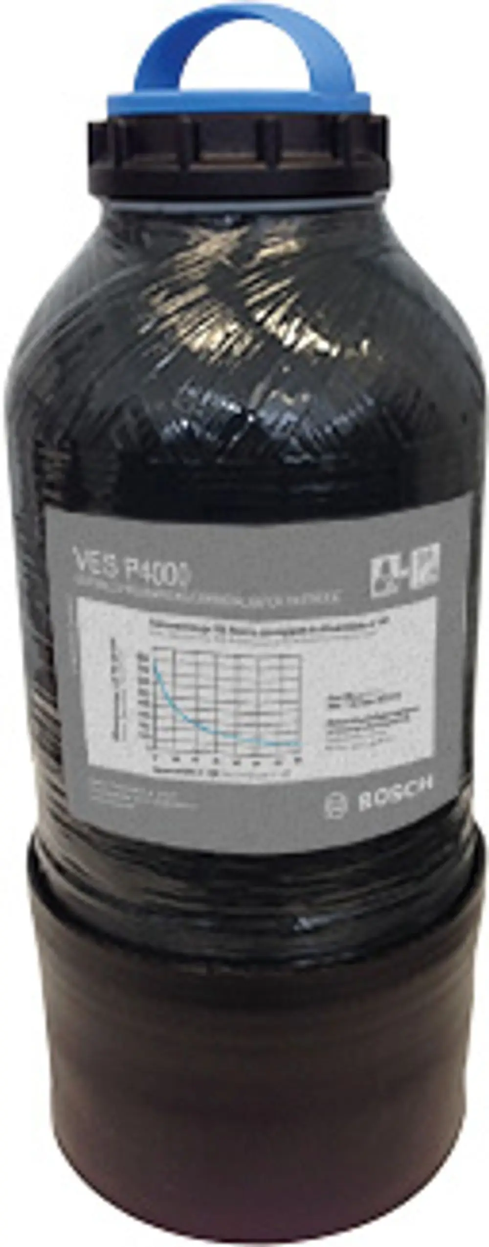 Schwarze Wasseraufbereitungskartusche mit blauer Griffschlaufe, beschriftet mit technischen Informationen und Diagramm, Marke Bosch.